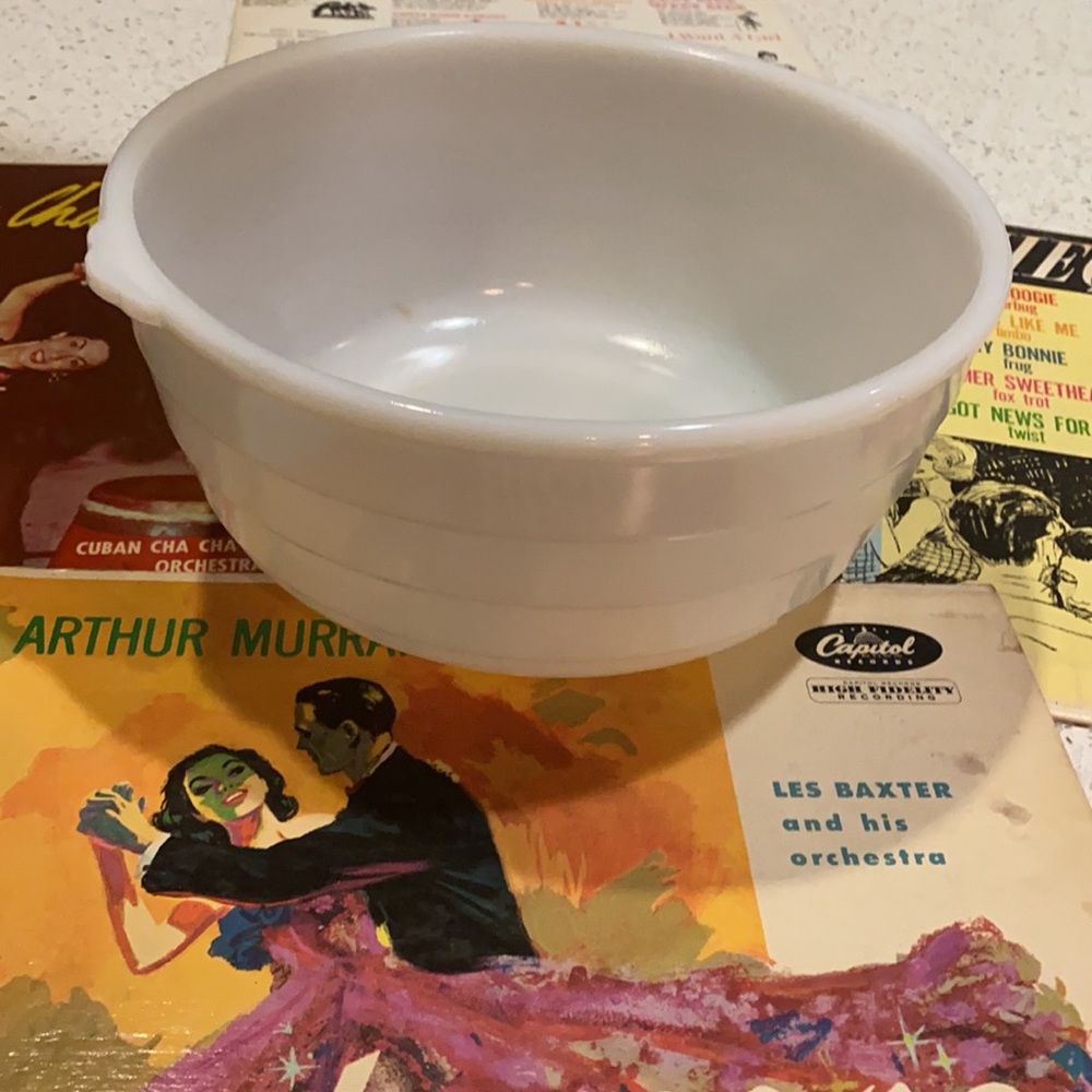 Milk Glass Mixing Bowl - Picture 2 of 6